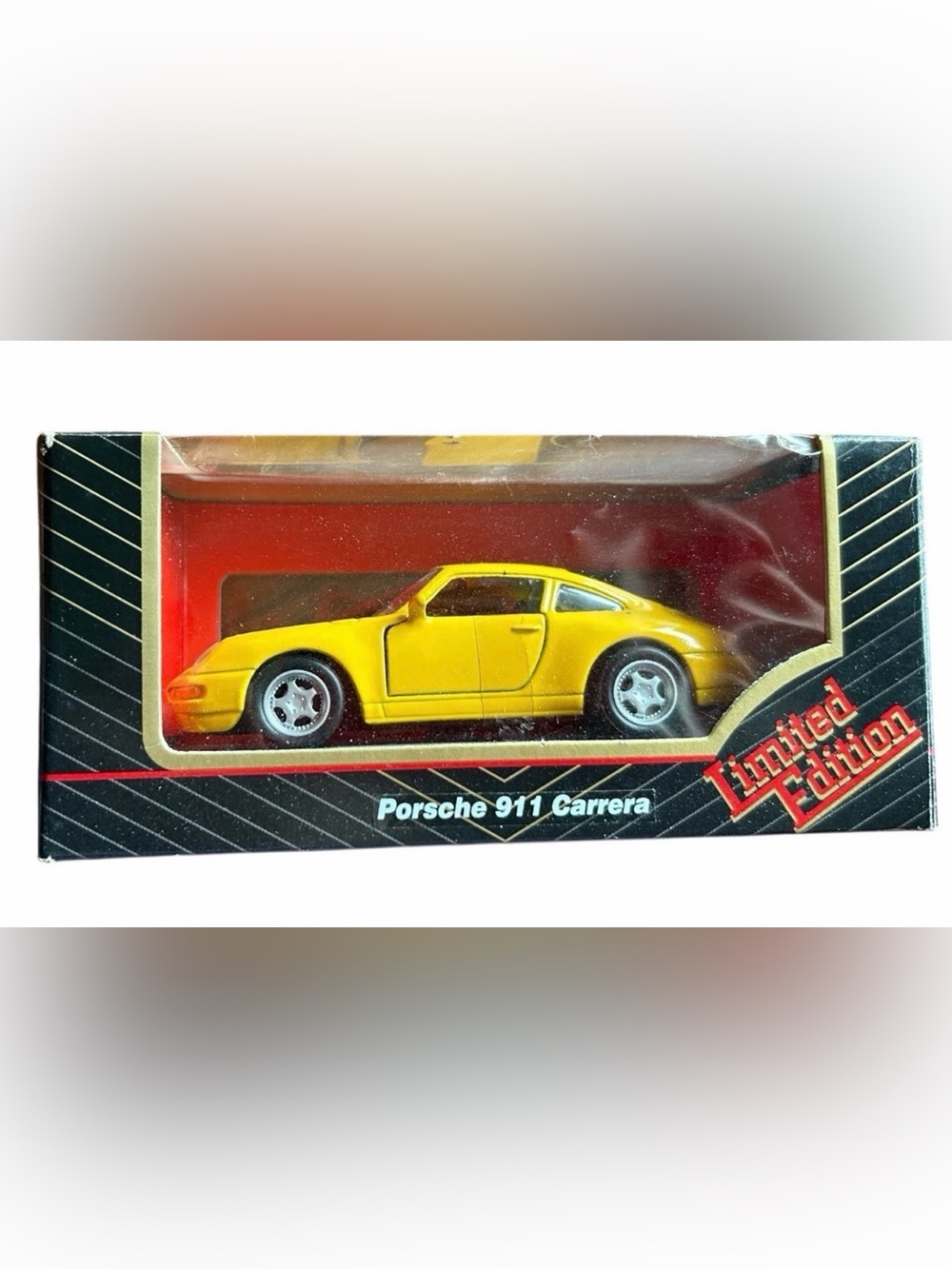 MAISTO 1/43 Scale Porsche Carrera Motorized Maisto '96 Superior Paint Scheme